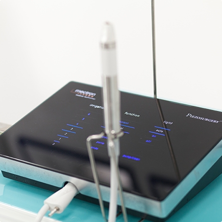 Piezochirurgický přístroj